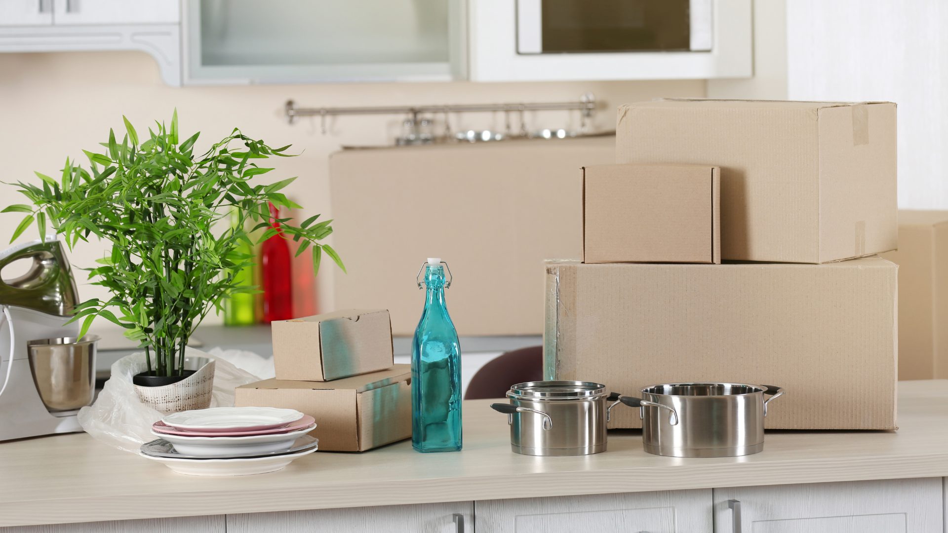 Smart Tips for Packing Your Kitchen When Moving House